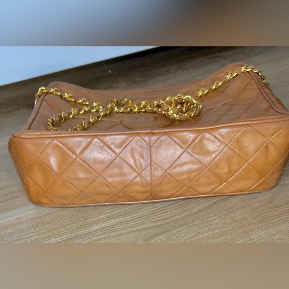 Vintage CHANEL CC Tassel Camera Bag in Tan Leather - GUC - Picture 11 of 14